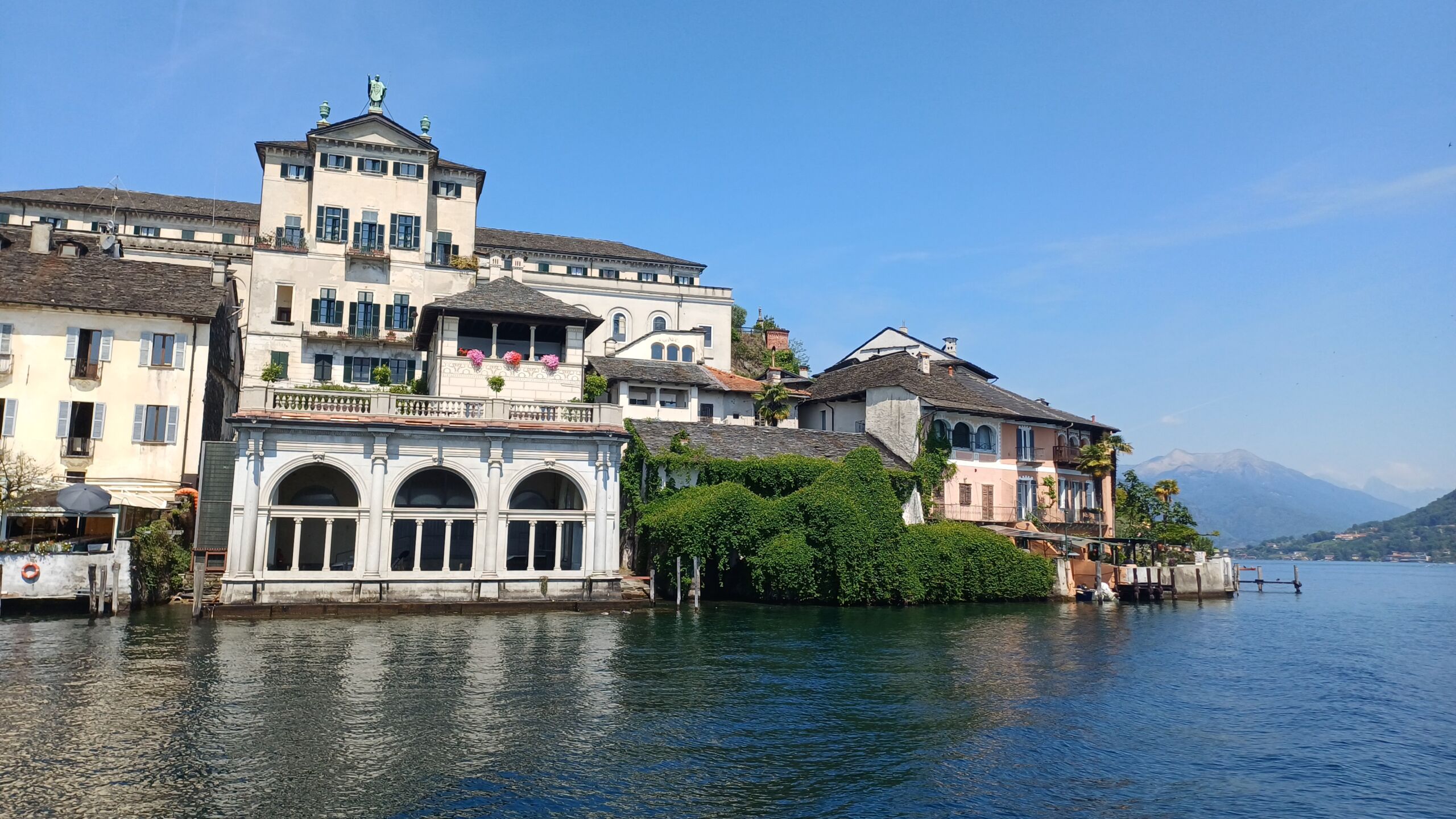 Foto ricordo della gita al Lago d’Orta Foto ricordo della gita al Lago d'Orta
